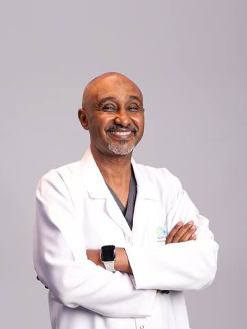 د. معتز حسن — أخصائي طب أسنان الأطفال
